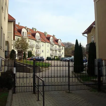 Centrum Apartman Apartment Erlau